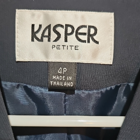 Kasper Women's Elegant Black Suit Jacket - Picture 3 of 6